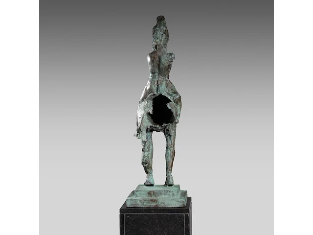 Jan desmarets (1961), horseback rider, green patinated bronze on a belgian bluestone column the bronze: 80 cm. (31 1/2 in.), with stand: 170 cm. (66.93 in.) - afbeelding 6 van  10