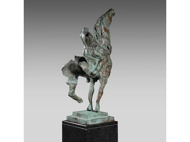 Jan desmarets (1961), horseback rider, green patinated bronze on a belgian bluestone column the bronze: 80 cm. (31 1/2 in.), with stand: 170 cm. (66.93 in.) - afbeelding 7 van  10