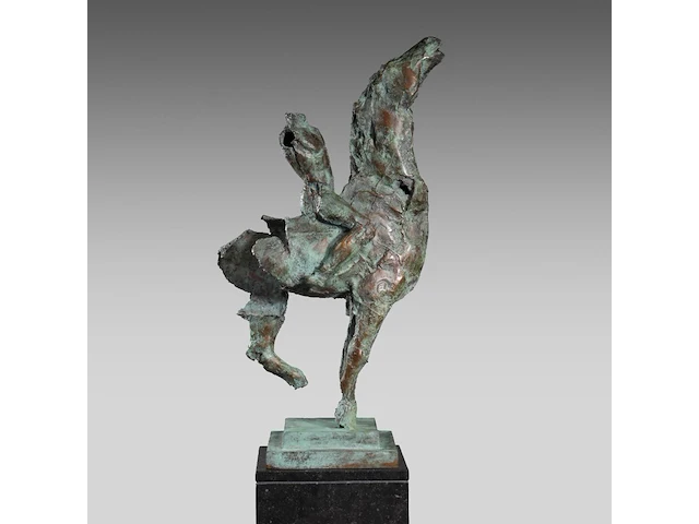 Jan desmarets (1961), horseback rider, green patinated bronze on a belgian bluestone column the bronze: 80 cm. (31 1/2 in.), with stand: 170 cm. (66.93 in.) - afbeelding 8 van  10