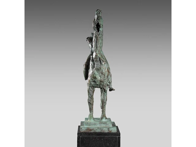 Jan desmarets (1961), horseback rider, green patinated bronze on a belgian bluestone column the bronze: 80 cm. (31 1/2 in.), with stand: 170 cm. (66.93 in.) - afbeelding 9 van  10