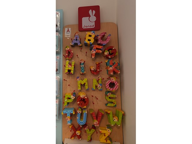 Janod clown letterset met display | 197 stuks - afbeelding 1 van  2