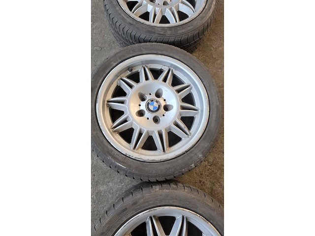 Jante en aluminium avec pneu (4x) - afbeelding 4 van  8