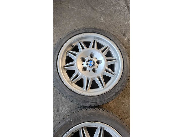 Jante en aluminium avec pneu (4x) - afbeelding 5 van  8