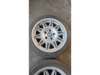 Jante en aluminium avec pneu (4x) - afbeelding 5 van  8