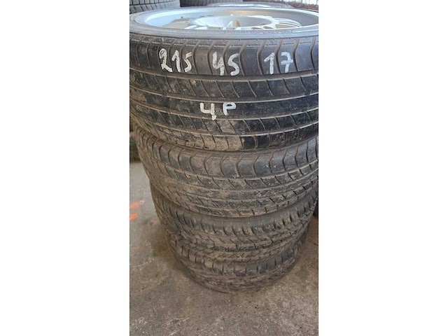 Jante en aluminium avec pneu (4x) - afbeelding 7 van  8