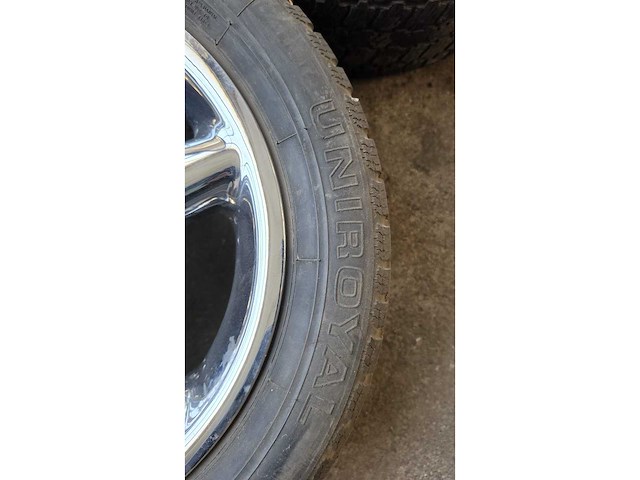 Jante en aluminium avec pneu (4x) - afbeelding 11 van  11