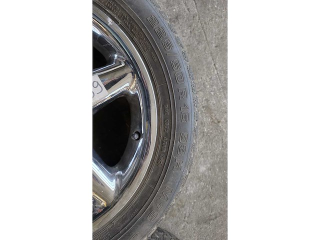 Jante en aluminium avec pneu (4x) - afbeelding 6 van  11