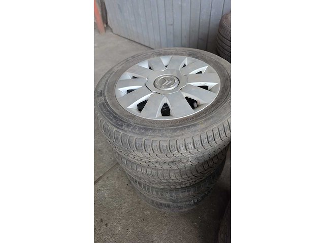 Jante en aluminium avec pneu (4x) - afbeelding 11 van  12