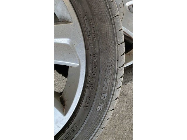 Jante en aluminium avec pneu (4x) - afbeelding 12 van  12