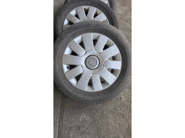 Jante en aluminium avec pneu (4x) - afbeelding 6 van  12