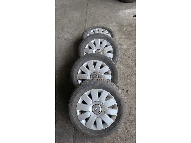 Jante en aluminium avec pneu (4x) - afbeelding 7 van  12