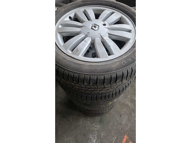 Jante en aluminium avec pneu (4x) - afbeelding 2 van  6