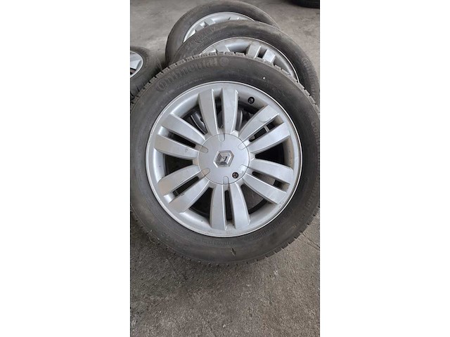 Jante en aluminium avec pneu (4x) - afbeelding 5 van  6