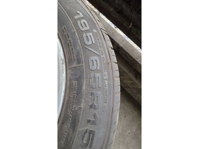 Jante en aluminium avec pneu (4x) - afbeelding 2 van  9