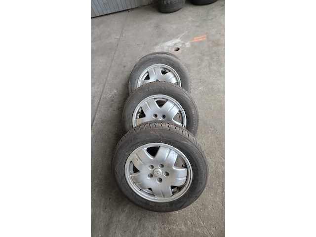 Jante en aluminium avec pneu (4x) - afbeelding 5 van  9