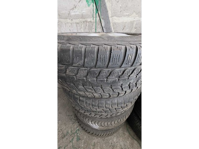 Jante en aluminium avec pneu (4x) - afbeelding 2 van  5