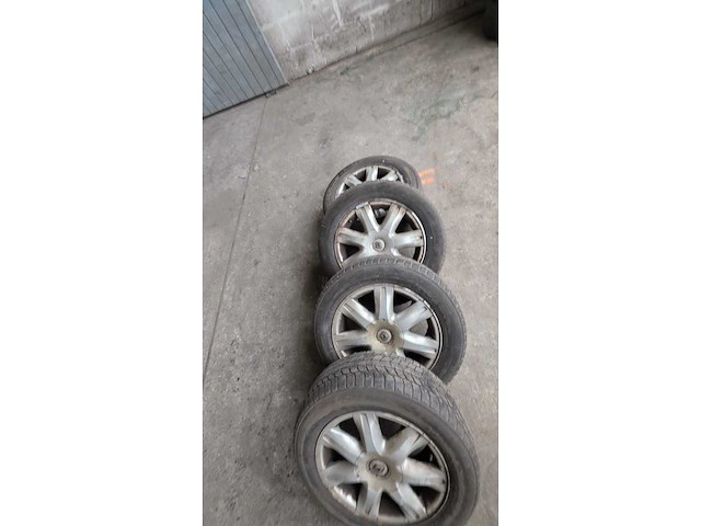 Jante en aluminium avec pneu (4x) - afbeelding 4 van  5