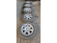 Jante en aluminium avec pneu (4x) - afbeelding 1 van  7