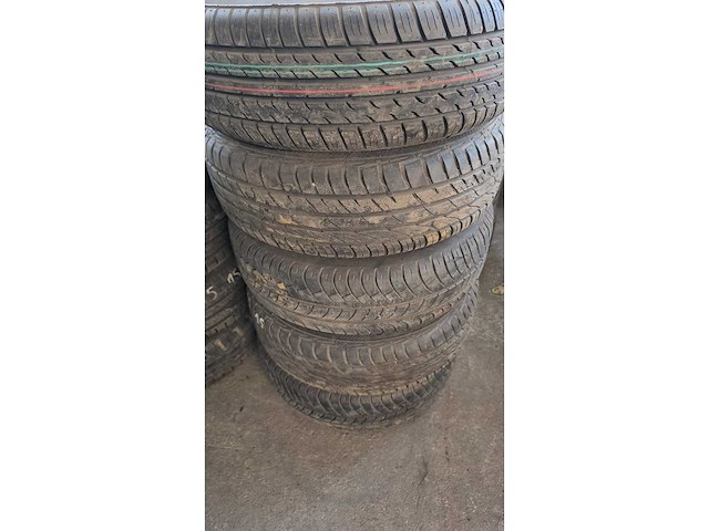 Jante en aluminium avec pneu (4x) - afbeelding 2 van  7