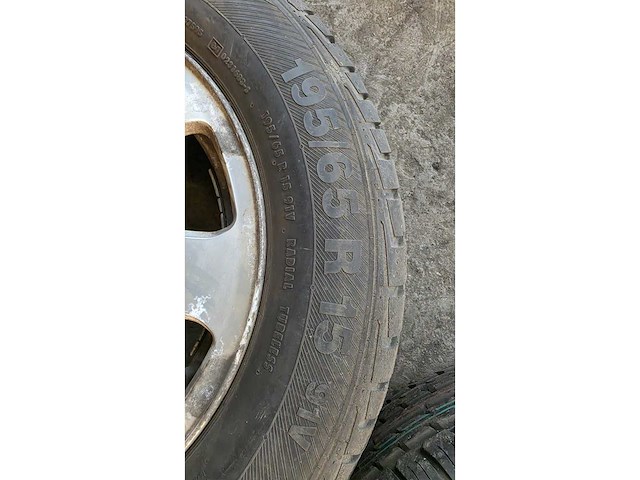 Jante en aluminium avec pneu (4x) - afbeelding 5 van  7
