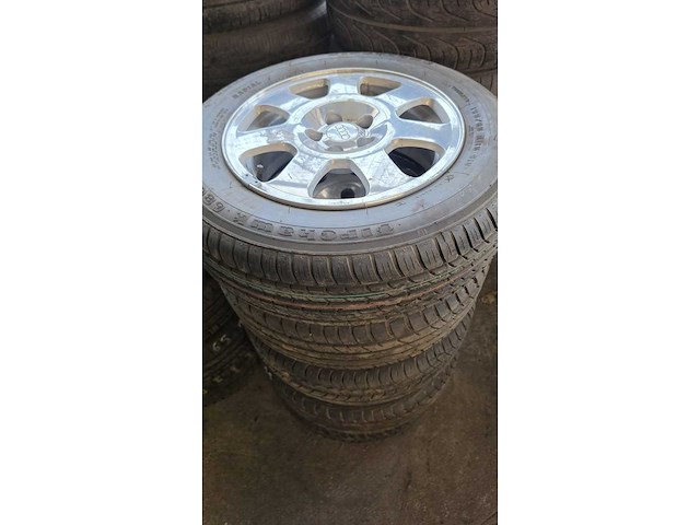 Jante en aluminium avec pneu (4x) - afbeelding 6 van  7