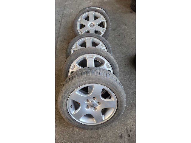 Jante en aluminium avec pneu (4x) - afbeelding 10 van  10