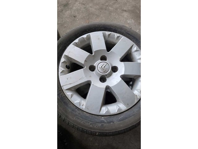 Jante en aluminium avec pneu (4x) - afbeelding 2 van  5