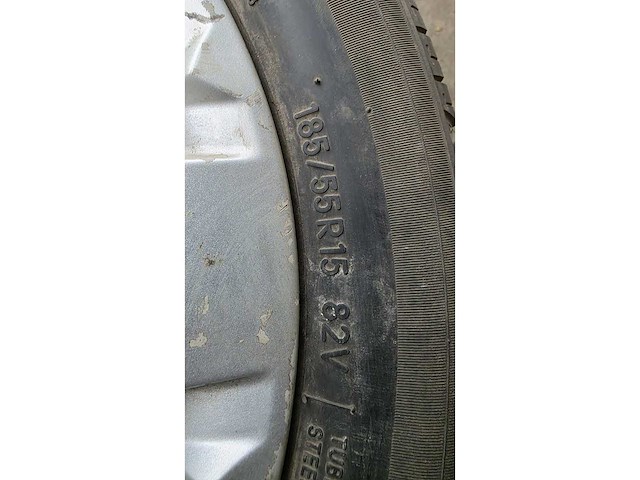 Jante en aluminium avec pneu (4x) - afbeelding 3 van  5