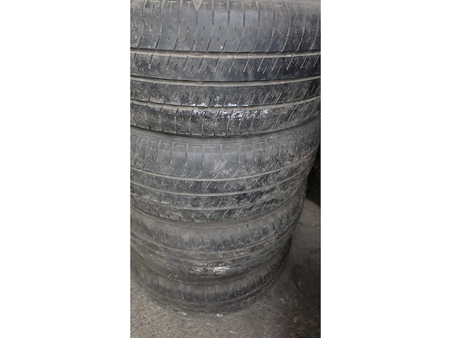 Jante en aluminium avec pneu (4x) - afbeelding 5 van  5