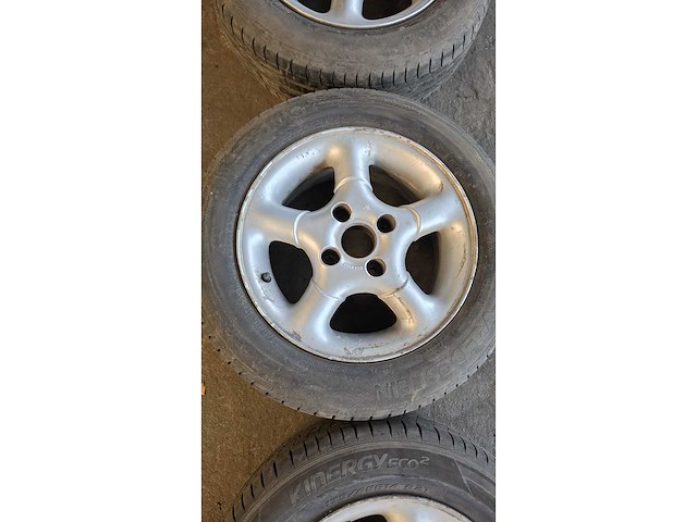 Jante en aluminium avec pneu (4x) - afbeelding 2 van  9