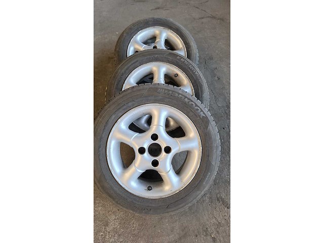 Jante en aluminium avec pneu (4x) - afbeelding 3 van  9