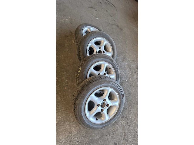 Jante en aluminium avec pneu (4x) - afbeelding 5 van  9