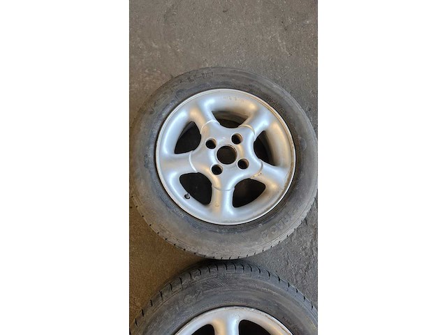 Jante en aluminium avec pneu (4x) - afbeelding 9 van  9