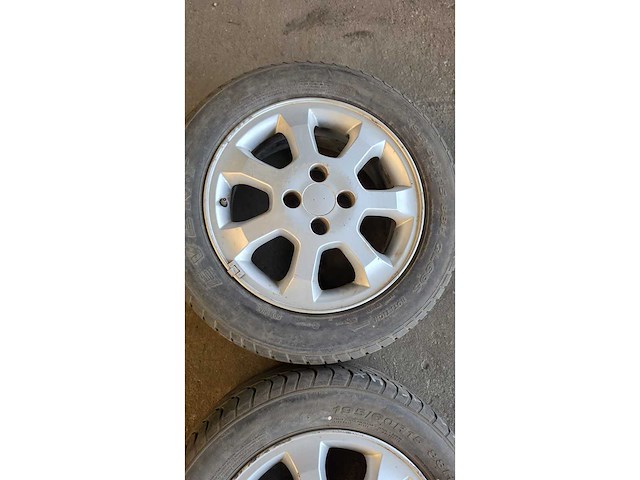 Jante en aluminium avec pneu (4x) - afbeelding 4 van  9