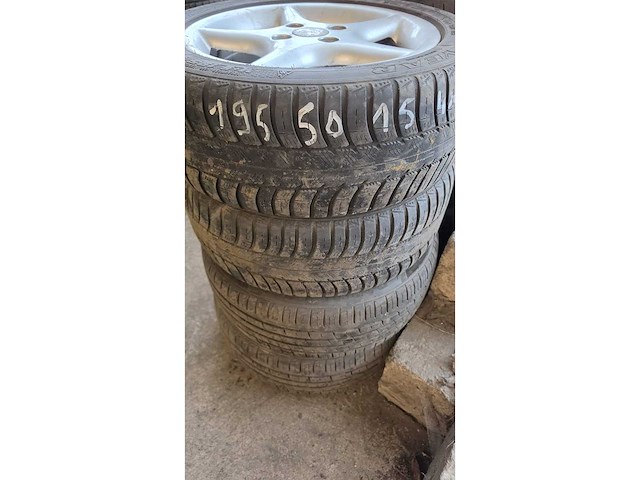 Jante en aluminium avec pneu (4x) - afbeelding 10 van  11