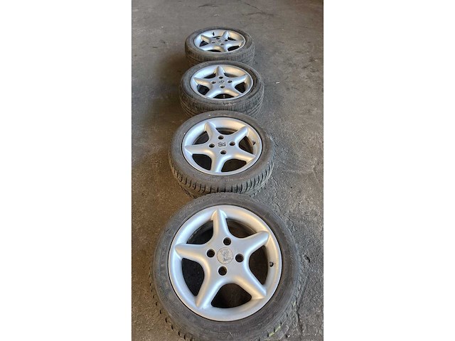 Jante en aluminium avec pneu (4x) - afbeelding 7 van  11