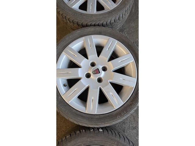Jante en aluminium avec pneu (4x) - afbeelding 6 van  8