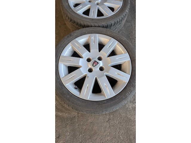 Jante en aluminium avec pneu (4x) - afbeelding 7 van  8