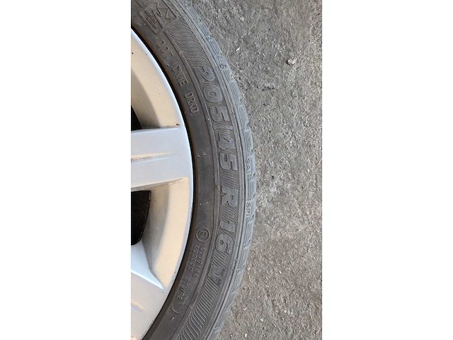Jante en aluminium avec pneu (4x) - afbeelding 8 van  8