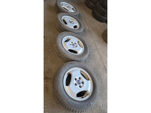 Jante en aluminium avec pneu (4x) - afbeelding 5 van  11
