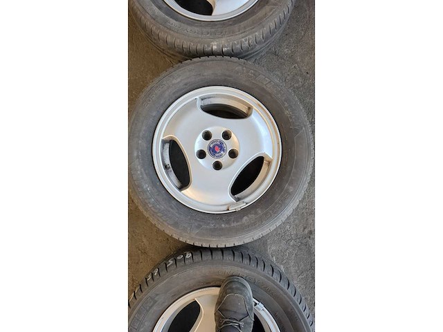 Jante en aluminium avec pneu (4x) - afbeelding 8 van  11
