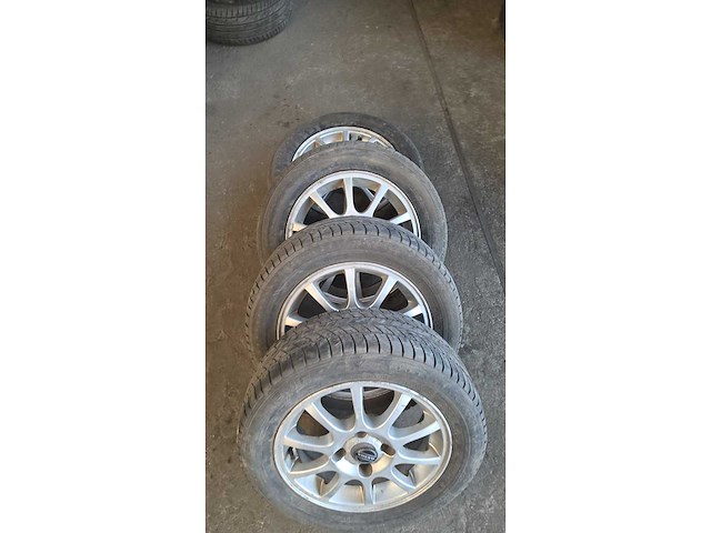 Jante en aluminium avec pneu (4x) - afbeelding 3 van  11