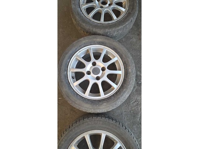 Jante en aluminium avec pneu (4x) - afbeelding 6 van  11