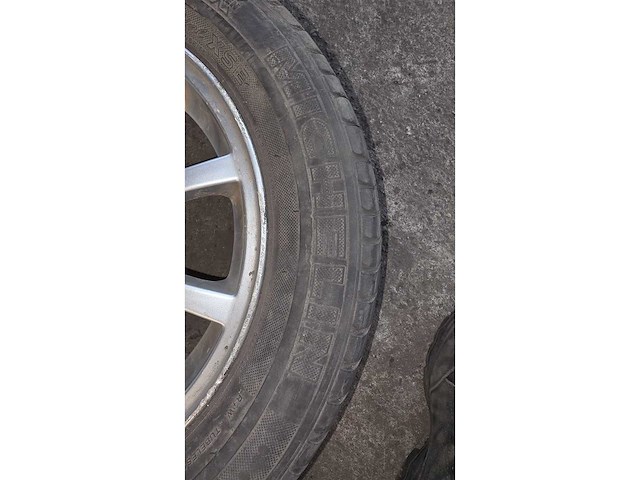 Jante en aluminium avec pneu (4x) - afbeelding 8 van  11