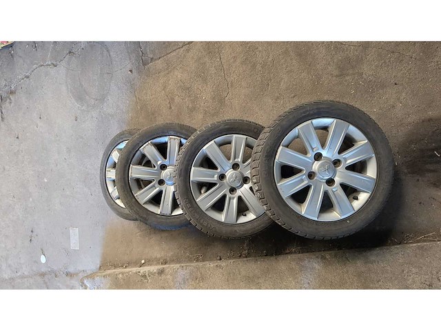 Jante en aluminium avec pneu (4x) - afbeelding 3 van  9