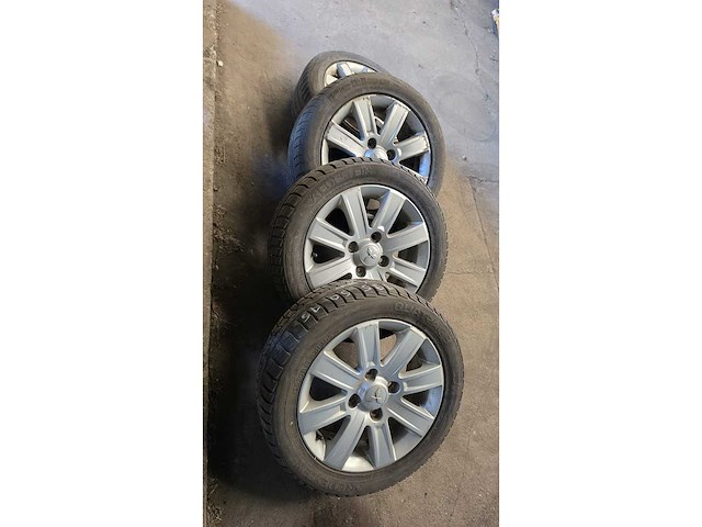 Jante en aluminium avec pneu (4x) - afbeelding 4 van  9