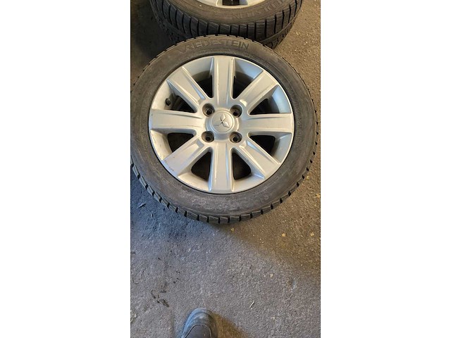 Jante en aluminium avec pneu (4x) - afbeelding 8 van  9