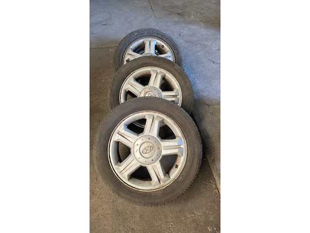 Jante en aluminium avec pneu (4x) - afbeelding 5 van  8
