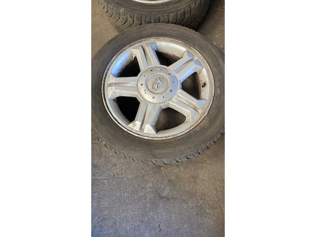 Jante en aluminium avec pneu (4x) - afbeelding 7 van  8