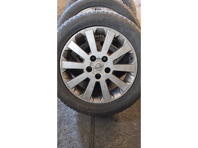 Jante en aluminium avec pneu (4x) - afbeelding 3 van  6